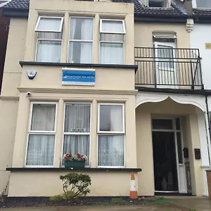 - Close To Beach, Train Station & Airport Guest house